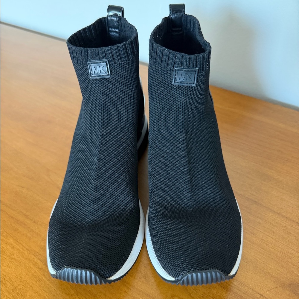 Chic Michael Kors Black Stretch Knit Skyler Bootie ~ 7/7,5 - Picture 4 of 12